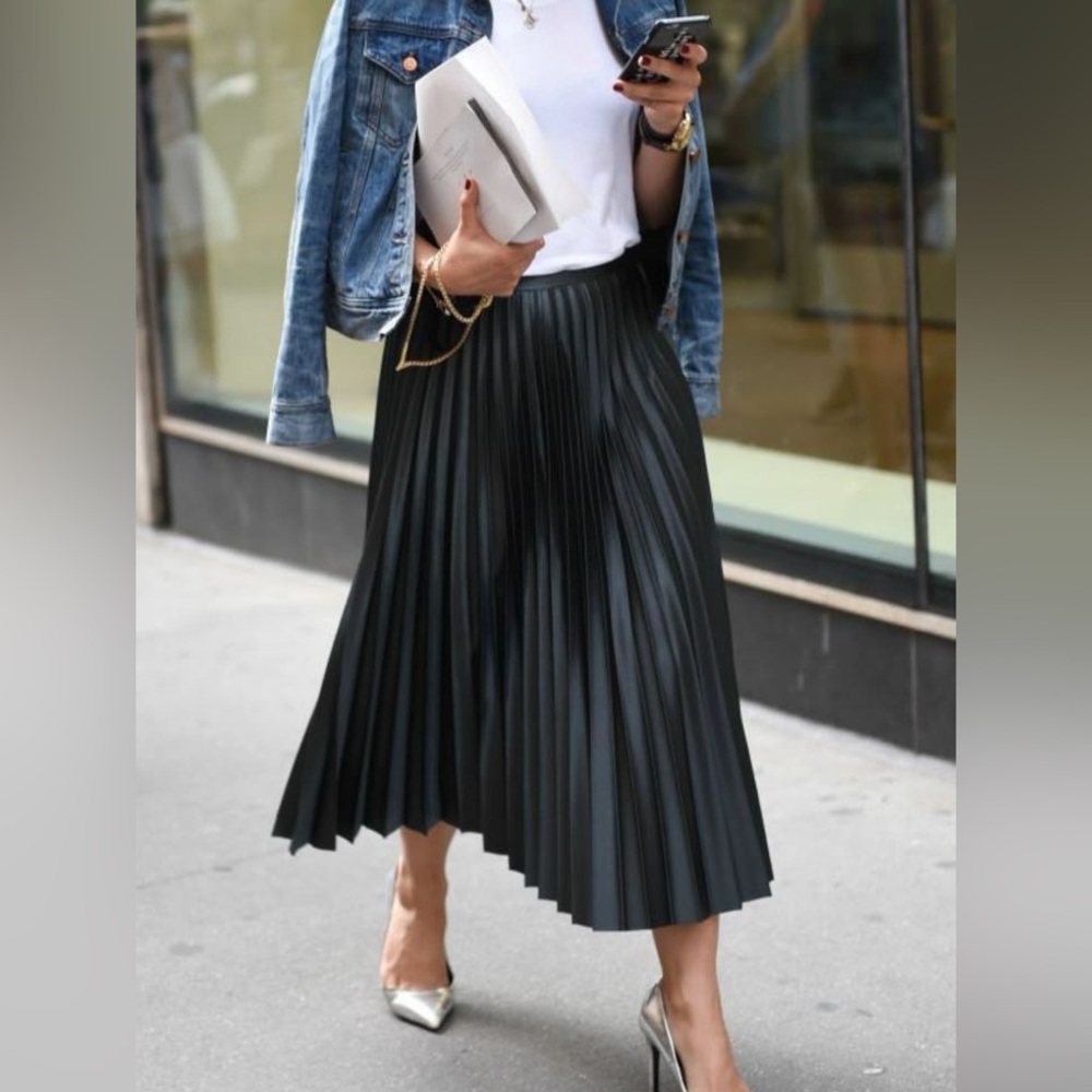 Zara Black Pleated Midi Skirt